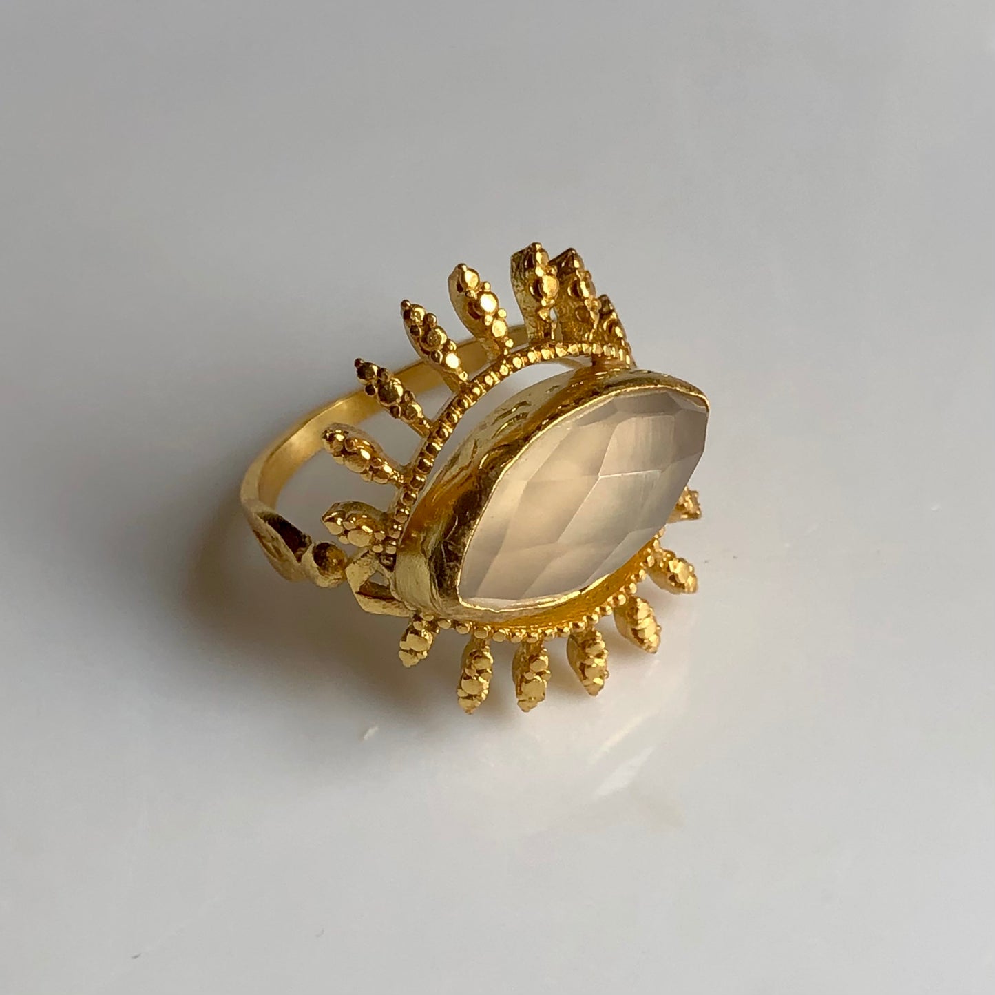 Pierre De Lune Gemstone Ring